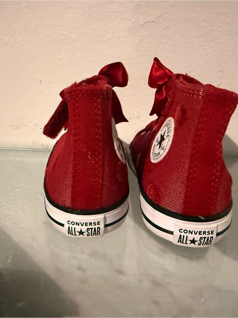 Converse bright red